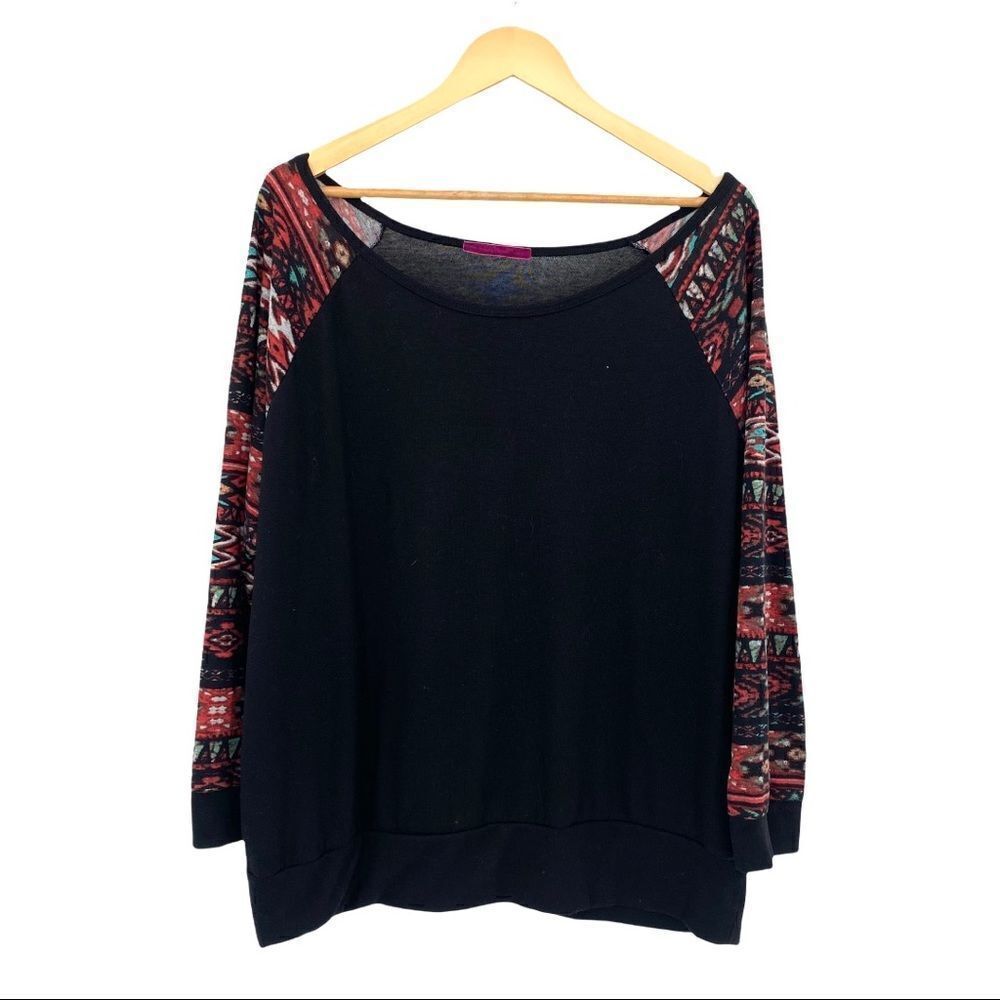 Julie’s Closet black raglan sweater with southwest print sleeves size xlarge